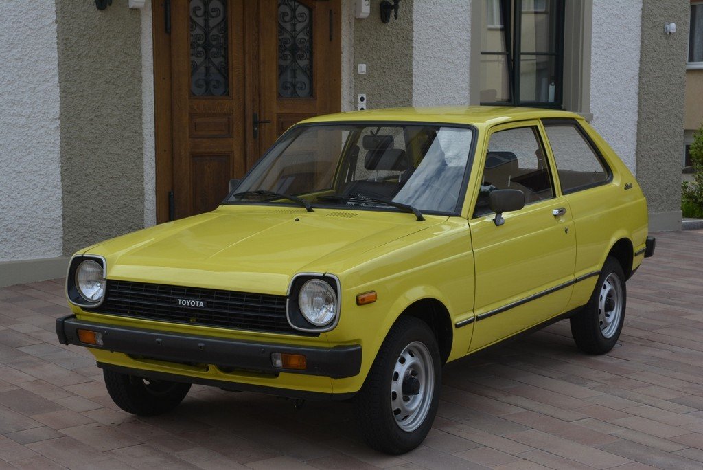 TOYOTA STARLET 1000 DX 1979 01.jpg