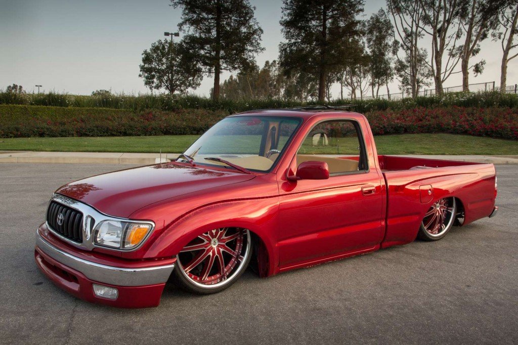 Toyota-Tacoma-Lowrider-1.jpg