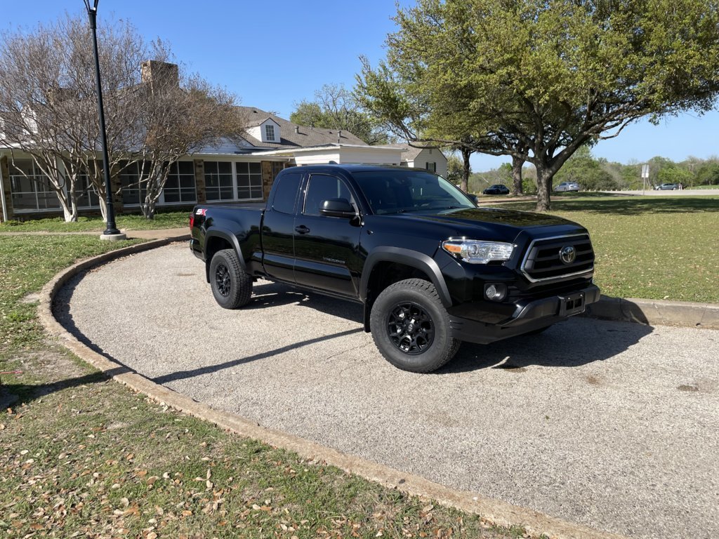 Toyota Tacoma SR5 2023 1.jpg