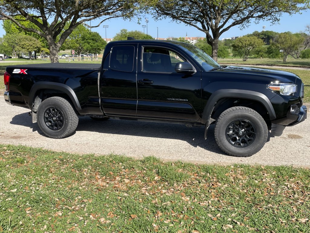 Toyota Tacoma SR5 2023 3.jpg