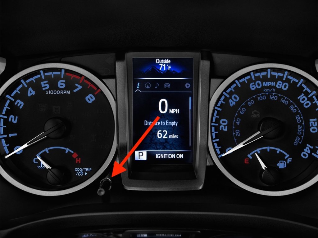 toyota_17tacomaltddbl3a_instrumentcluster.jpg