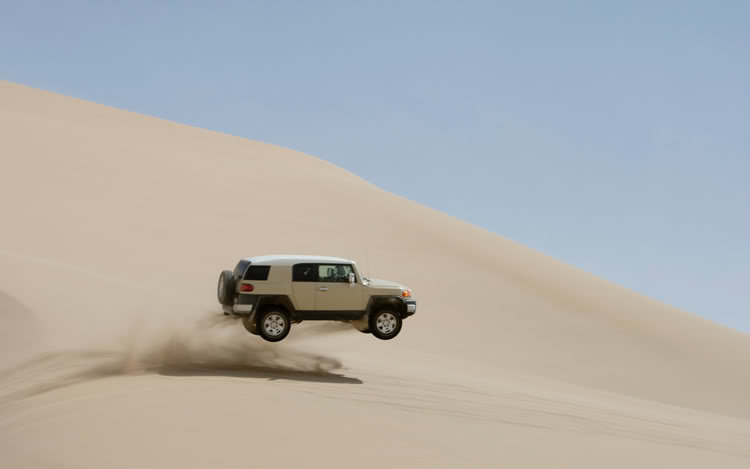 toyota_ft_cruiser_jump_201ef3e7599fcedf7fb2e4571d8b1466b479c821.jpg