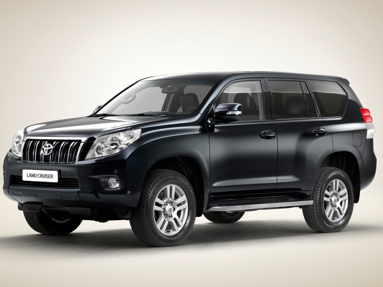 toyota_land_cruiser_5-door_10.jpg