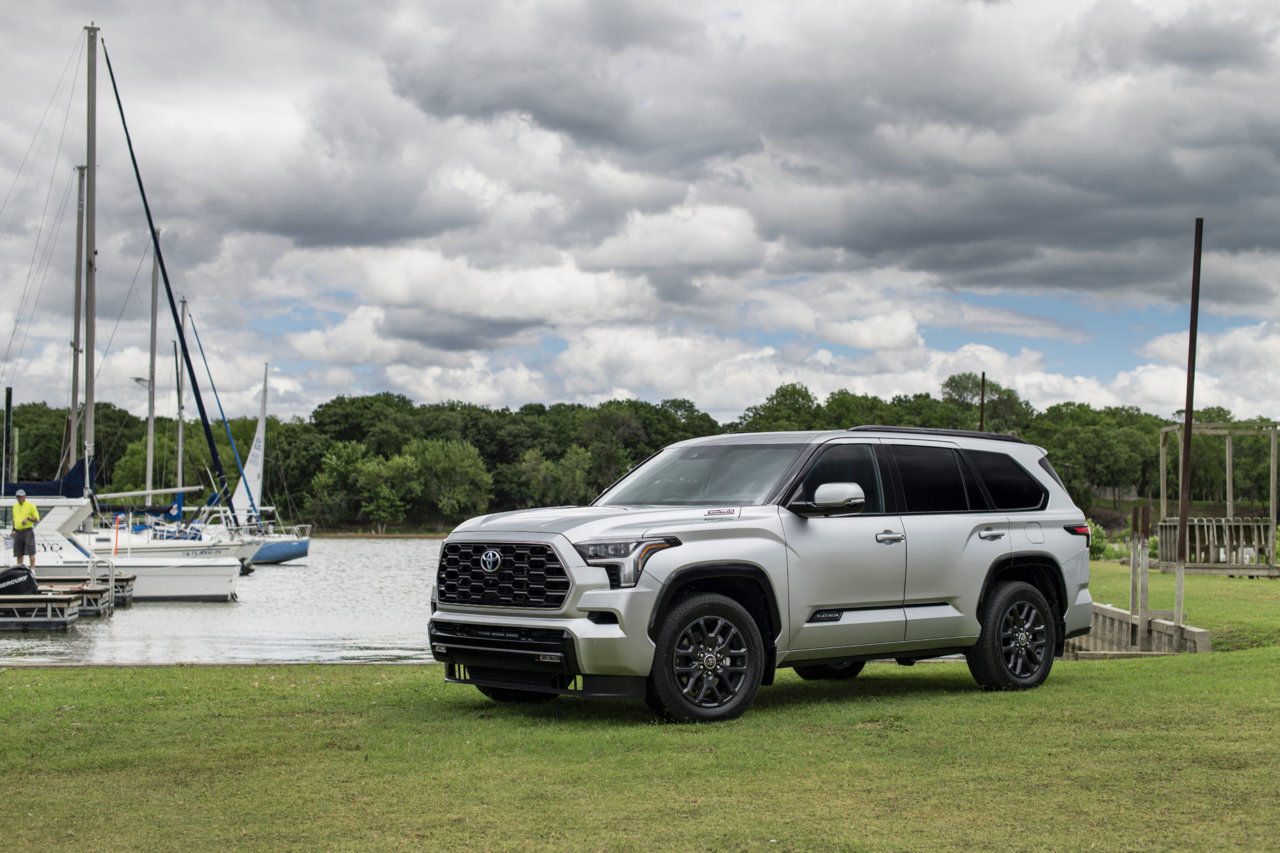 toyota_sequoia_platinum_8428.jpg