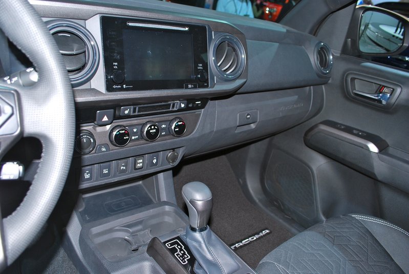 Toyota_Tacoma_Live10.jpg