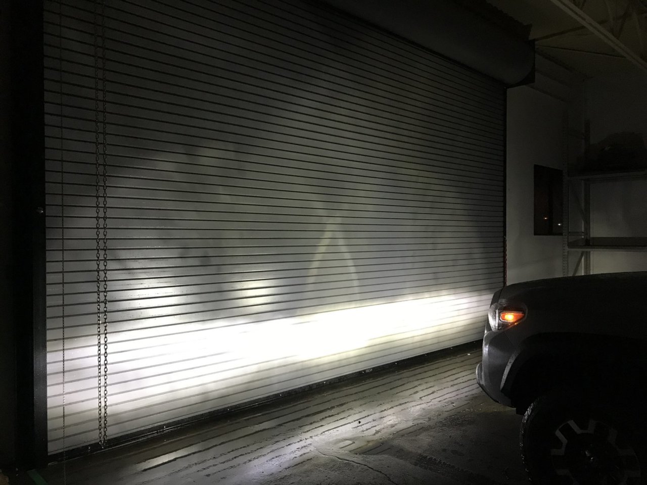 Toyota_Tri-Color_Fog_Light_Replacement_Bulb_1_1600x.jpg