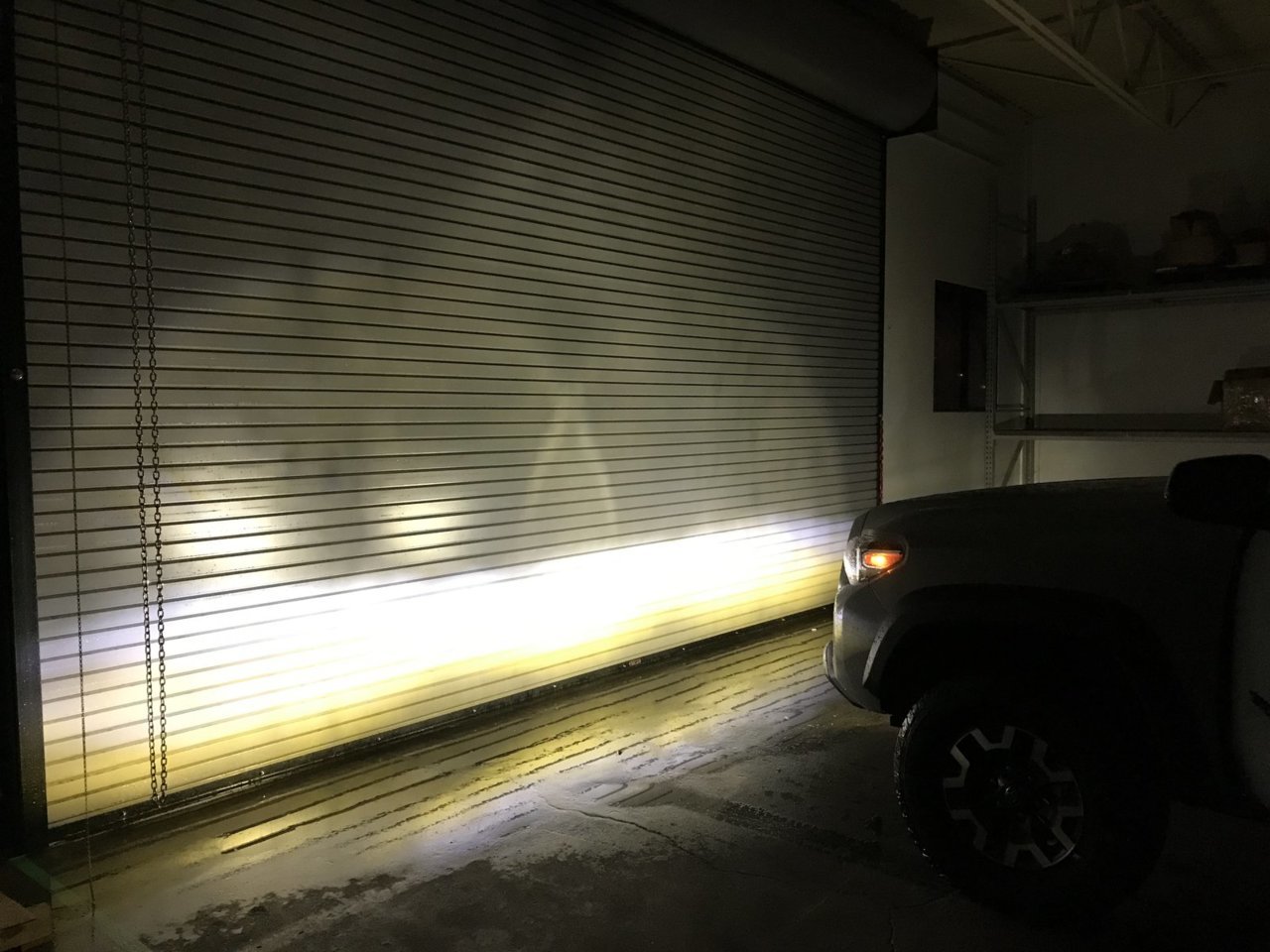 Toyota_Tri-Color_Fog_Light_Replacement_Bulb_6_1600x.jpg