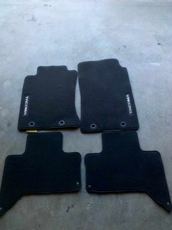toyotafloormats_607b1f855f9e6faf3278df6553e9800aef305501.jpg