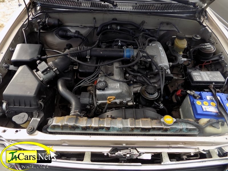 toyotatacomaunderhood3.jpg