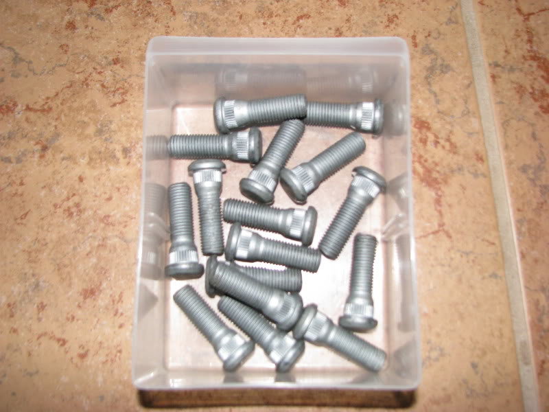 Toyotawheelstuds001_e6e190e1272e3b7fc25ce2ae1078ce0a27013791.jpg