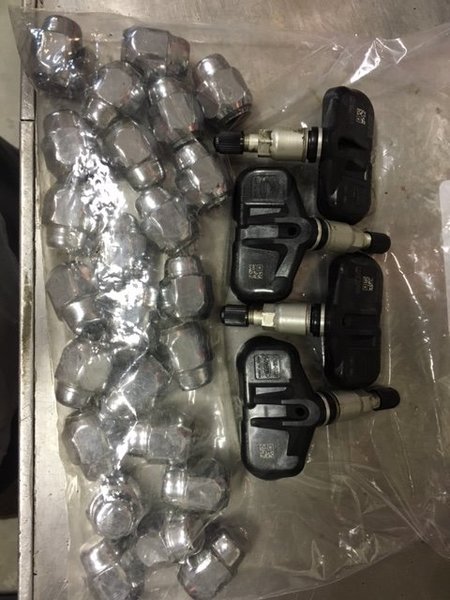 tpms and lug nuts.jpg
