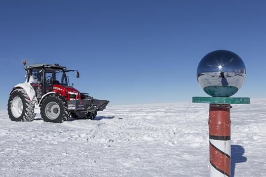 tractor-at-pole1_zpsfizpfyno_d2f61467349e806af55fd625592febe2b0630915.jpg