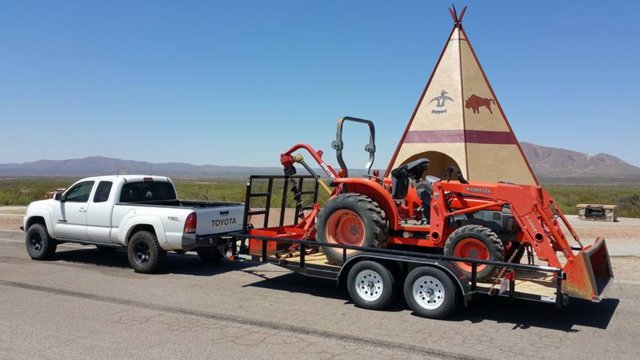 tractor_62c13f6ddc31ccf0bdb1b89a64adb6027fbebc43.jpg
