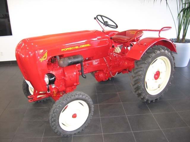 tractor_f5d58f2e6807208c5ca297c41f5f8fc5ea69d4a1.jpg