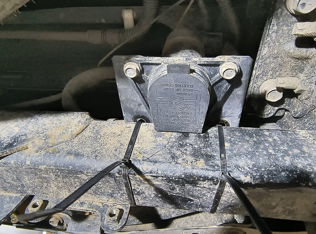 trailer-plug-relocate.jpg
