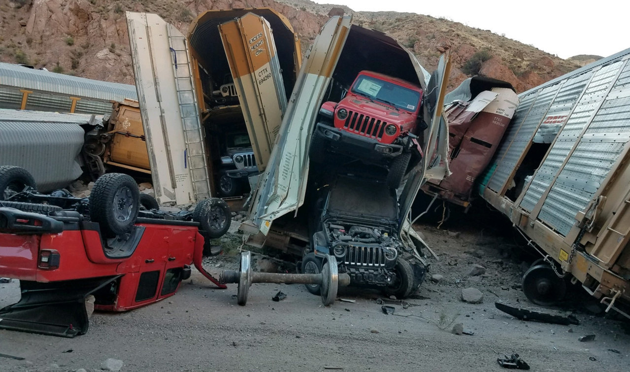 train-wreck-destroys-dozens-of-new-jeeps-and-gm-trucks-2019-07-11_20-09-38_474968.jpg