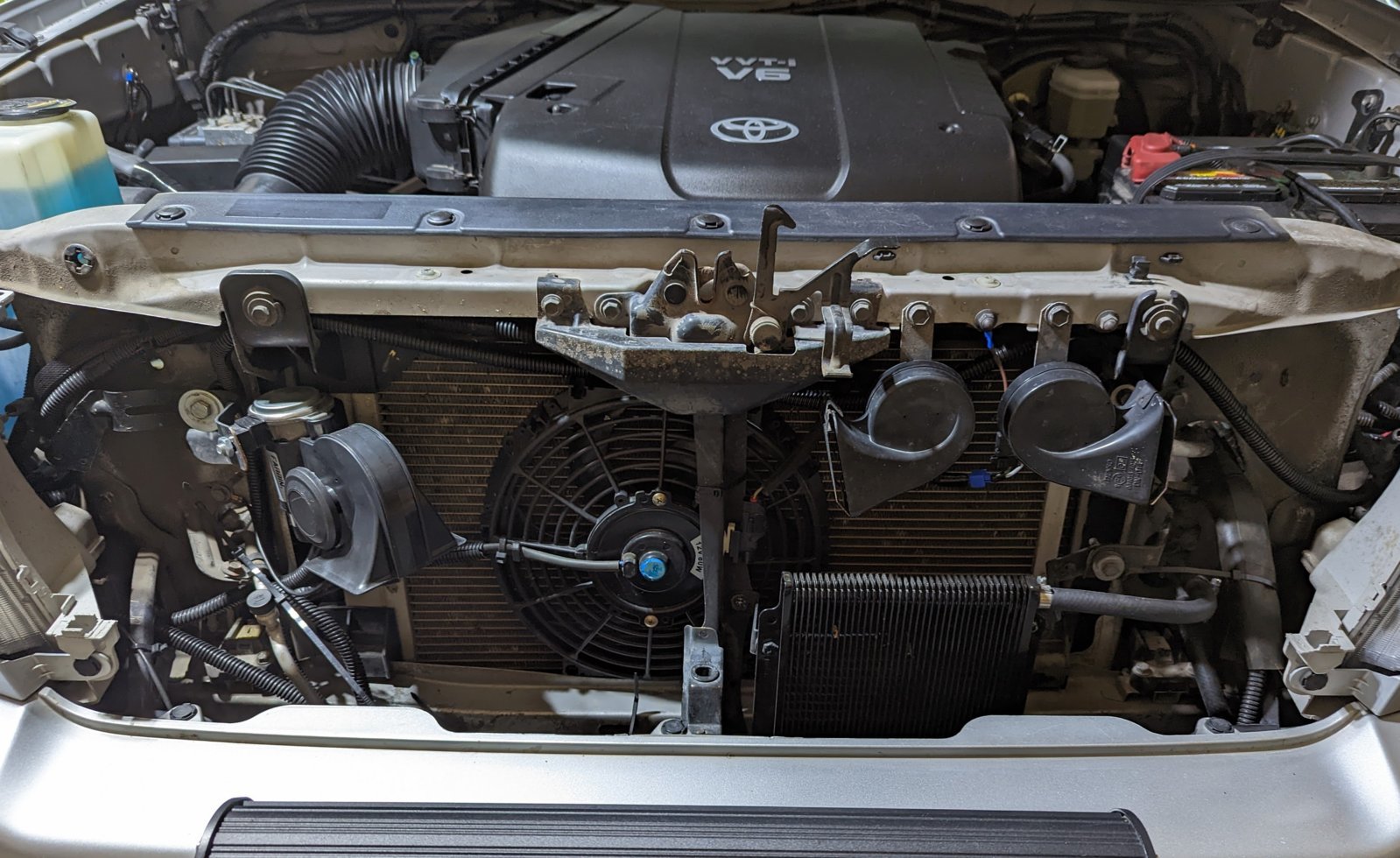 Trans cooler with 3 horns.jpg