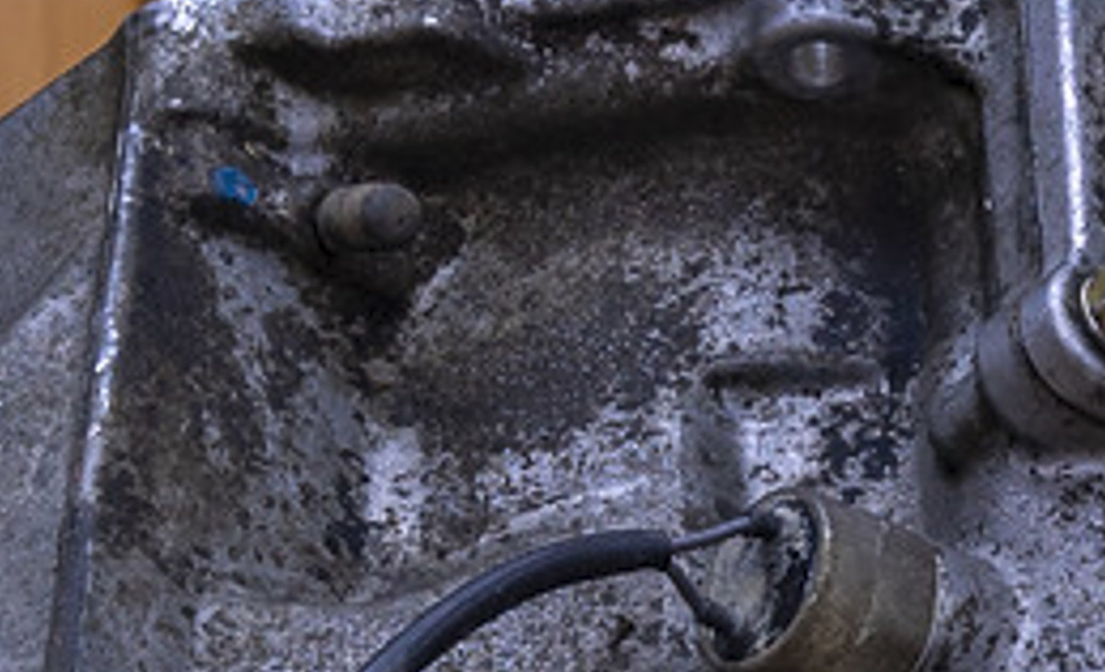 transfer case vent plug blown up.jpg