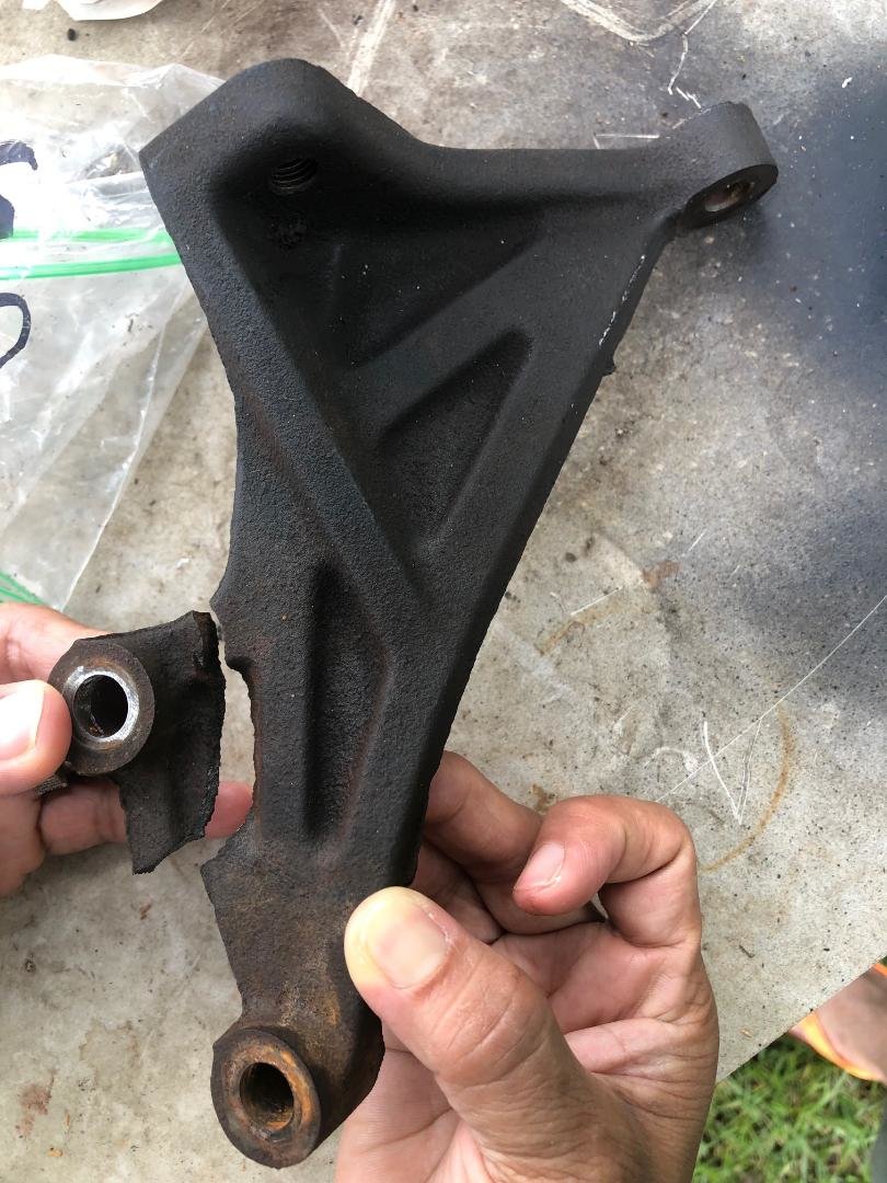 transmison mount lower.jpg