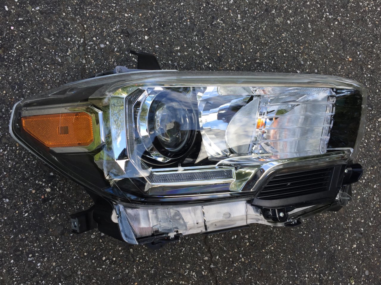 TRD Sport passenger headlight.jpg