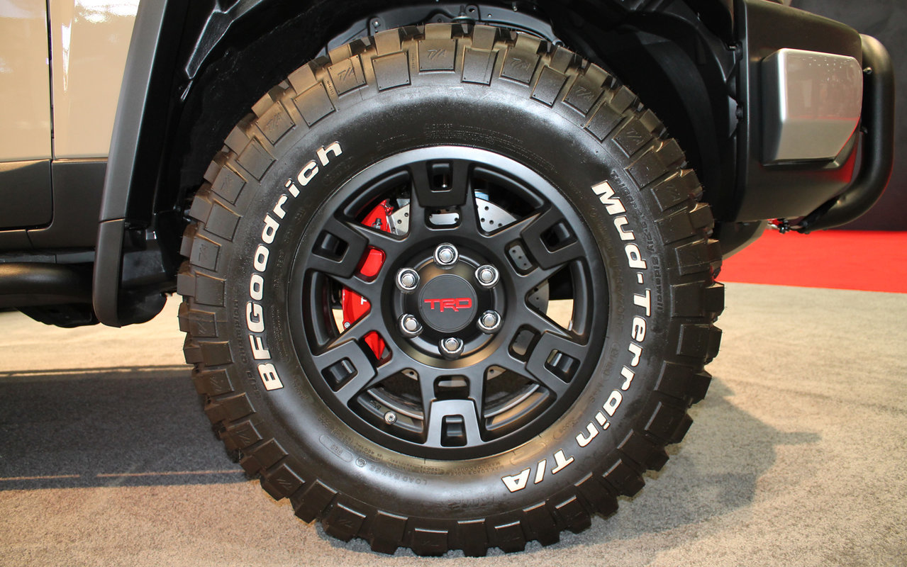TRD-Tuned-FJ-Cruiser-Concept-wheel_747d8c3f9e237d0d87ea731dece8bce541f4bdf6.jpg