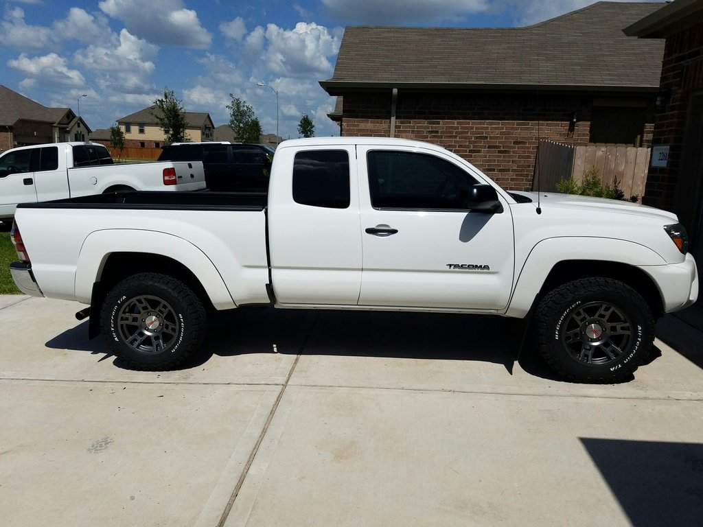 Truck%20New%20Wheels%20and%20Tires%201_z_3acd2ecbce9b22625d7ea4406a8e3fa59b95ecf3.jpg