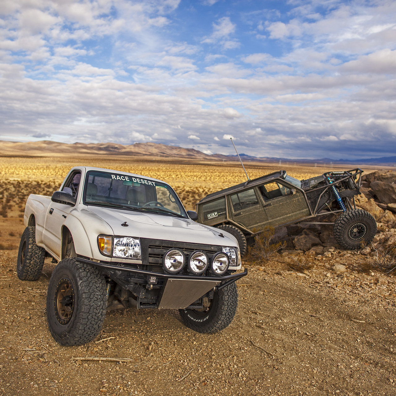 Truck and jeep Barstow.jpg