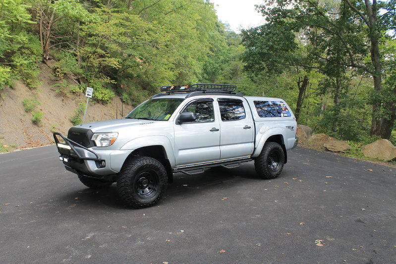 truck in gorge 027.jpg
