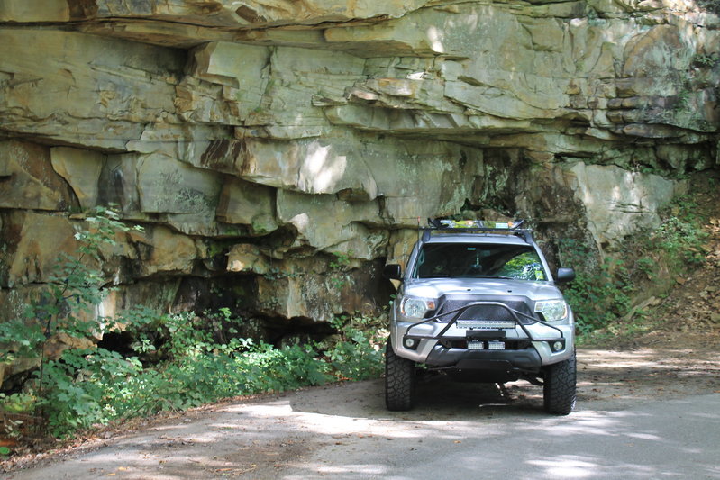 truck in gorge 037.jpg