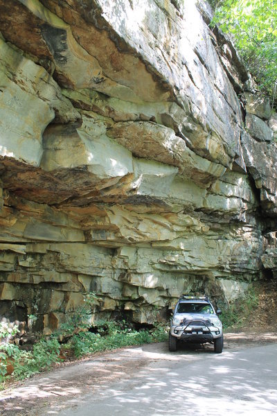 truck in gorge 038.jpg