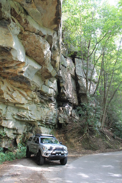 truck in gorge 039.jpg