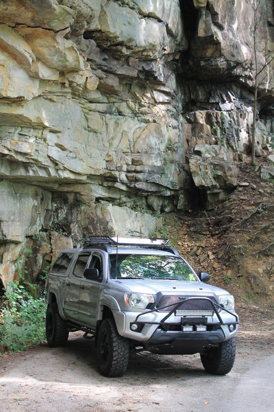 truck in gorge 040.jpg