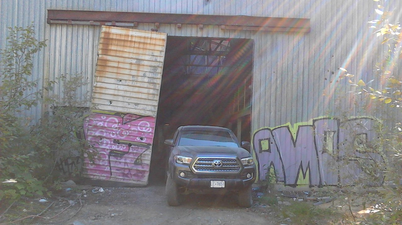 TruckBldng1.jpg