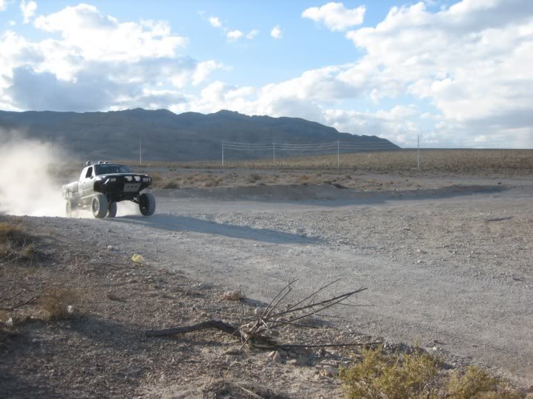 truckjump_1686bd9bf9641853acc34f7ffeeef5ac37fafcbe.jpg