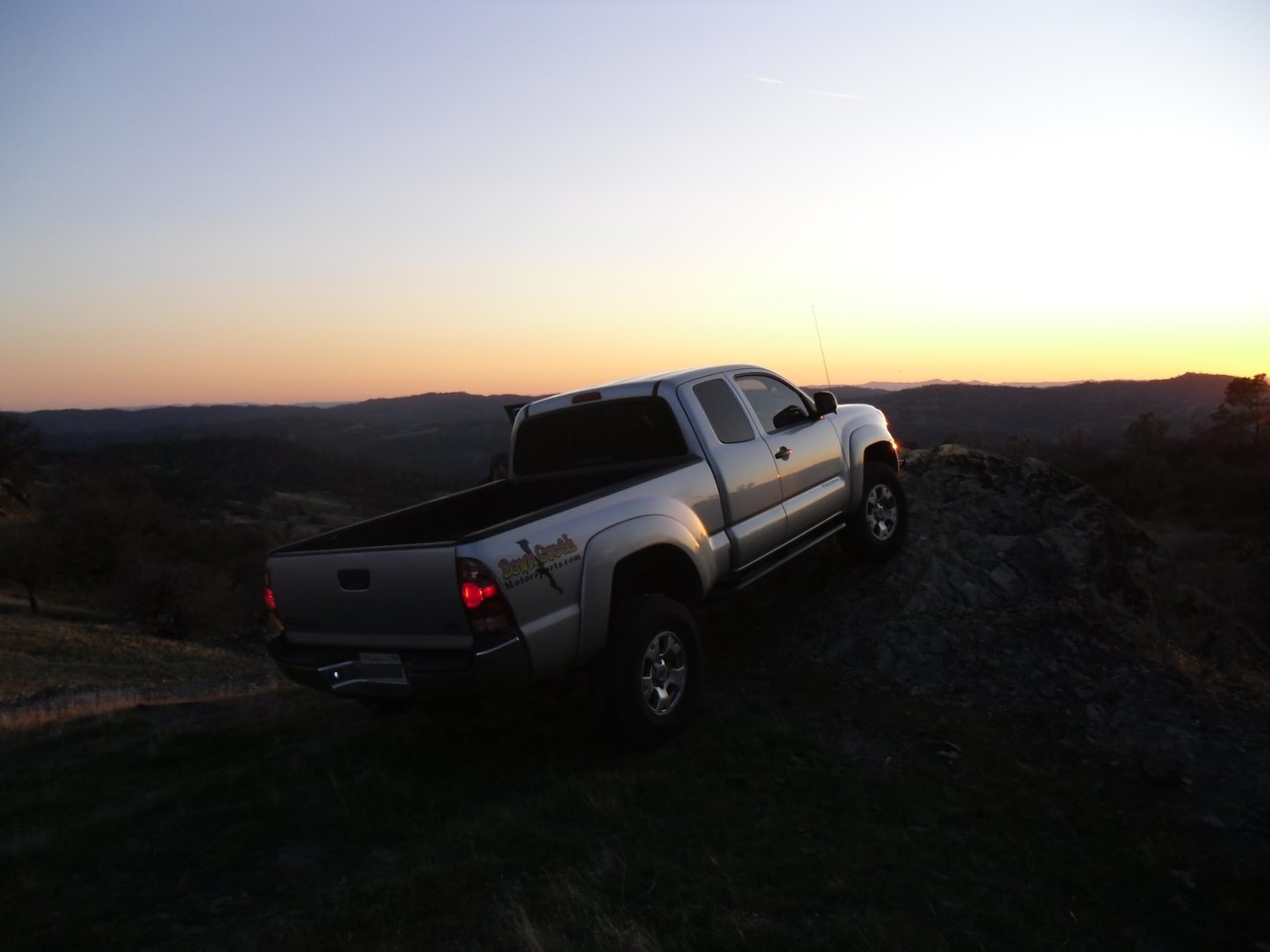 truckonrock1_912c880626ddfb57e9d7571c2b019002f3d855eb.jpg