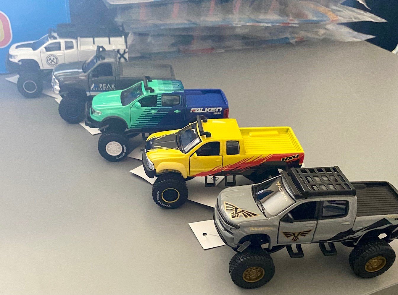 trucks maisto.jpg