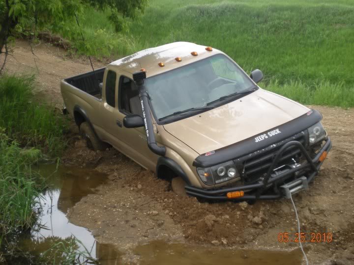 truckstuck2_3543fea3810aff2c01c5016d43b1f2908fa26b7d.jpg