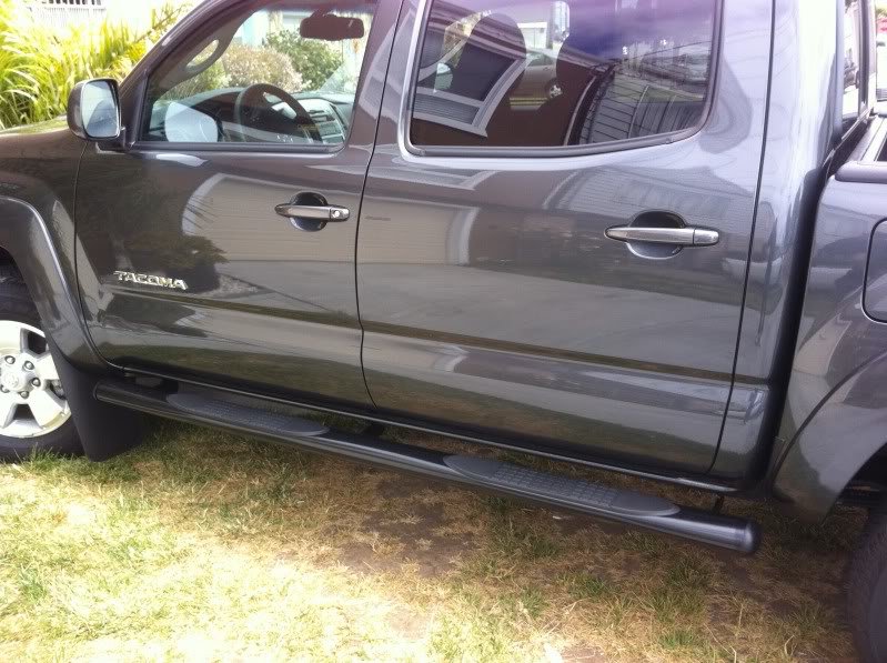 TubeStepDriverside1_43fb4c52916ed54c1a8c72d79cca54a4ee69e471.jpg