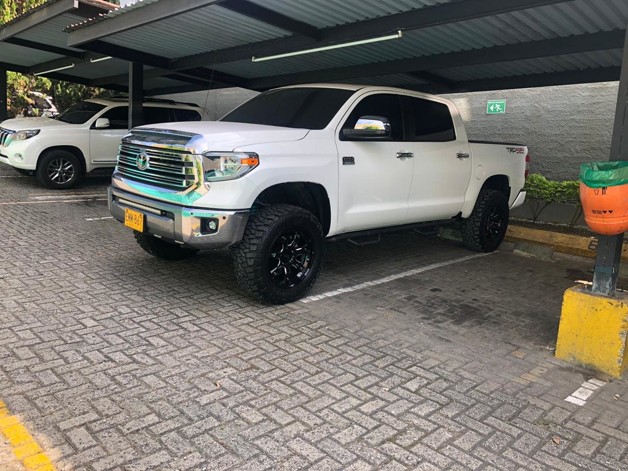 Tundra 3infront.2inquickriderear.jpg