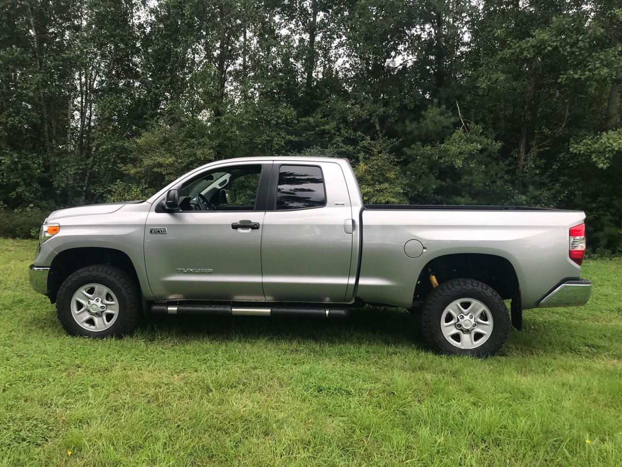 Tundra Full 2inch Lift a.jpg