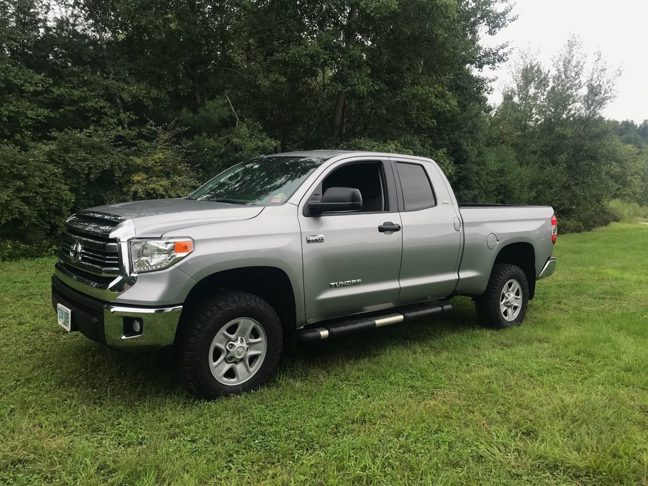 Tundra Full 2inch Lift b.jpg