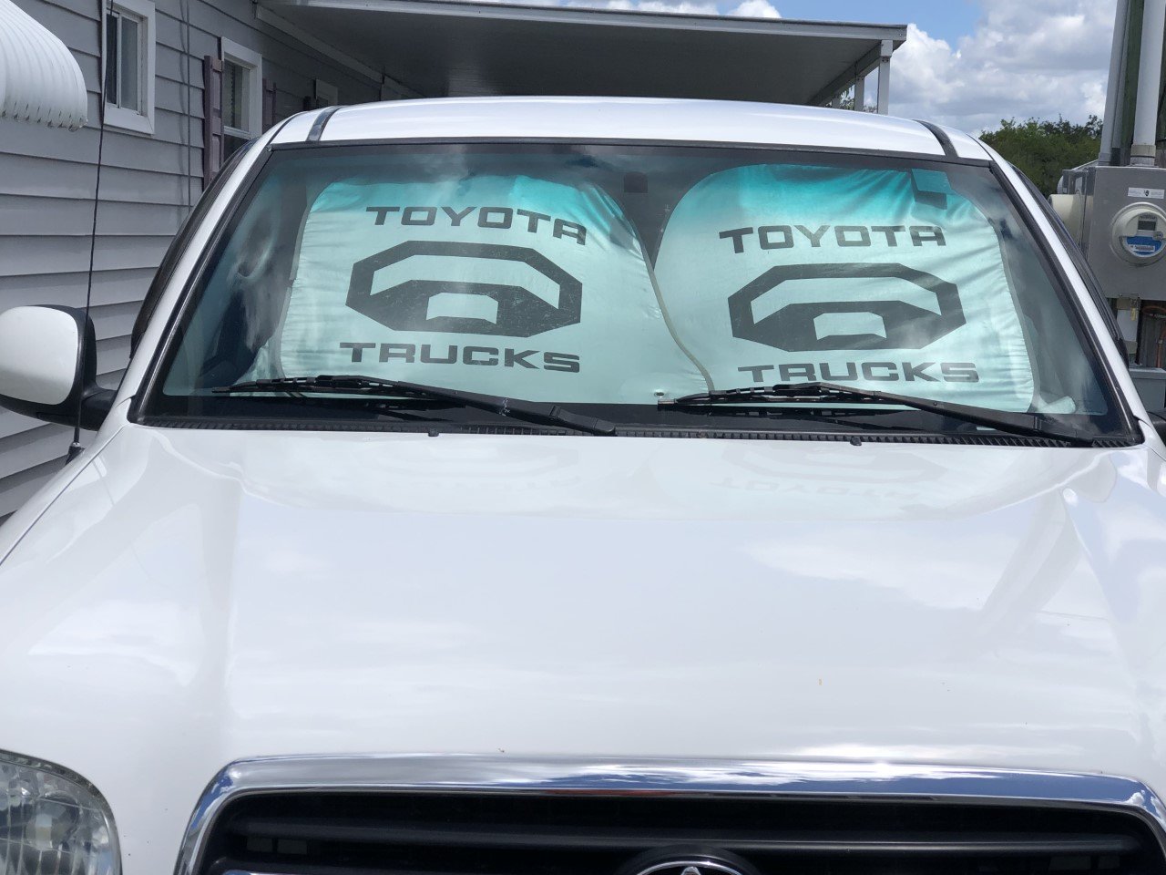 tundra windscreen.jpg