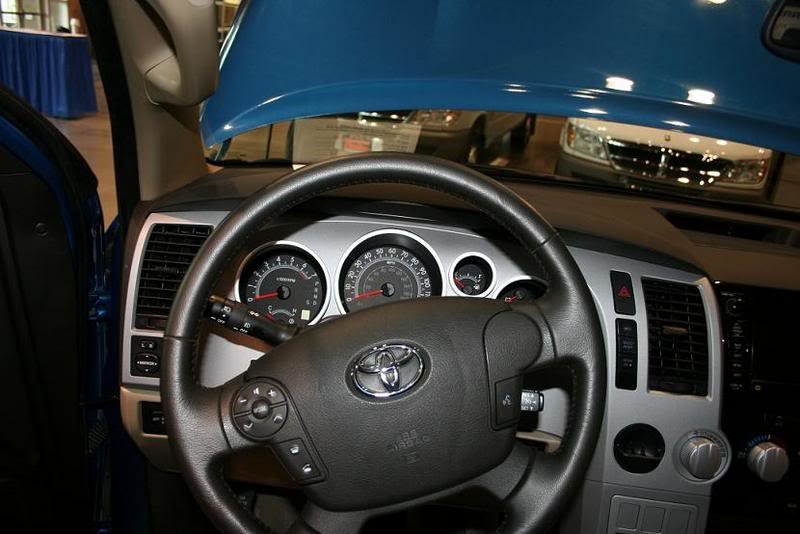 tundrainteriordriver_d8a1b196821cdbf720354f4c3cf12c849a795617.jpg