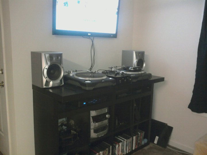turntables_aa727b2d57a4b614babc6c8dc407db2a8ea2debf.jpg