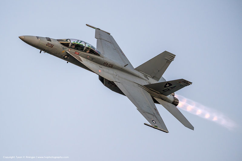 TVR16_Airventure_F-18_SuperHornet_8239.jpg