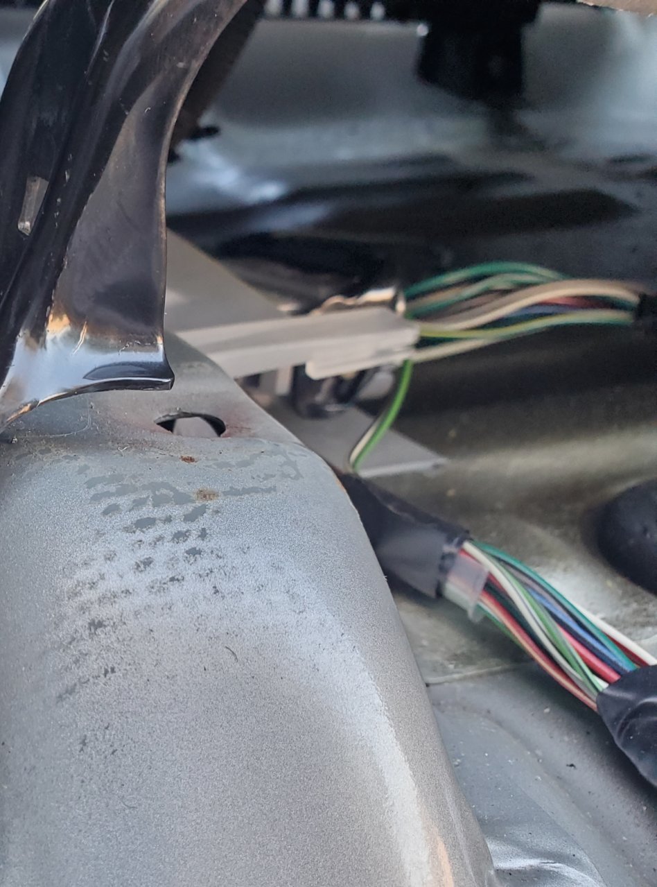 Under seat wires.jpg