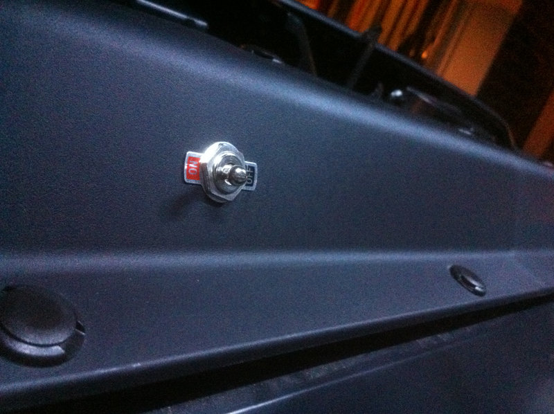 underhood_lights_switch_ON_7b13d9289256bc158d3ff0a56c721c4f86a9713f.jpg