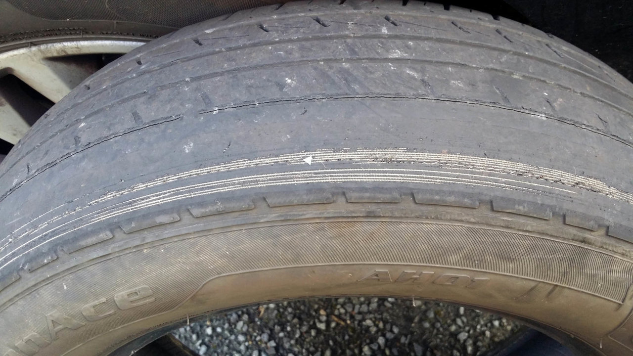 Uneven-wear-showing-wire.jpg