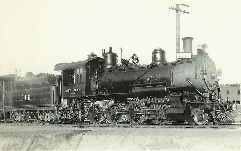 Union_Pacific_2-8-0_steam_locomotive_1930.jpg