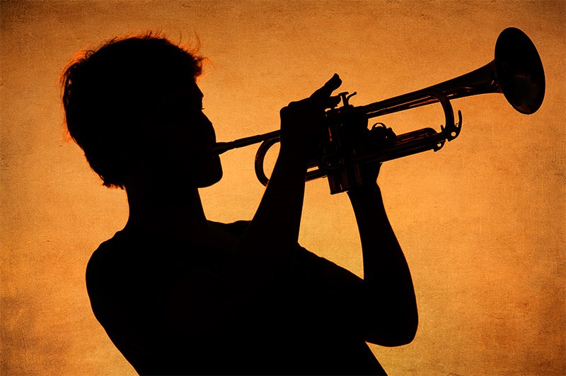 I can play the trumpet. 